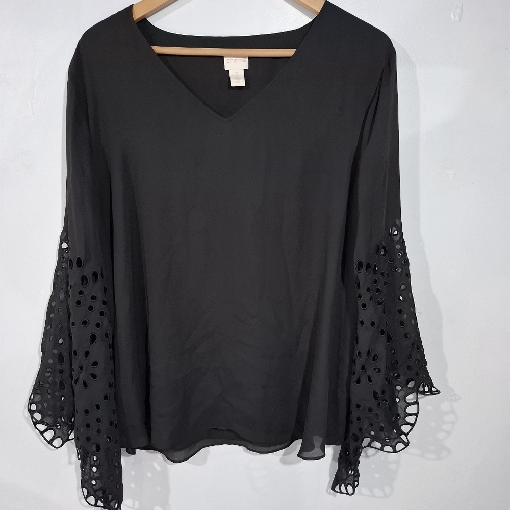 Chicos Blouse Casual V-Neck Eyelet Fair Bell Sleeve Scallop Flowy Top Black 3 XL